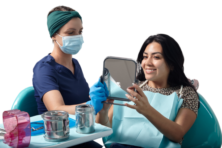 cirujano y dentista trabajando juntos