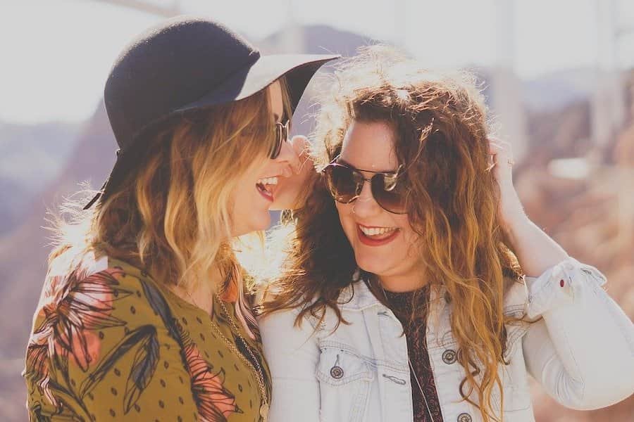 Qué similitudes hay entre los chistes para adultos y otros tipos de humor