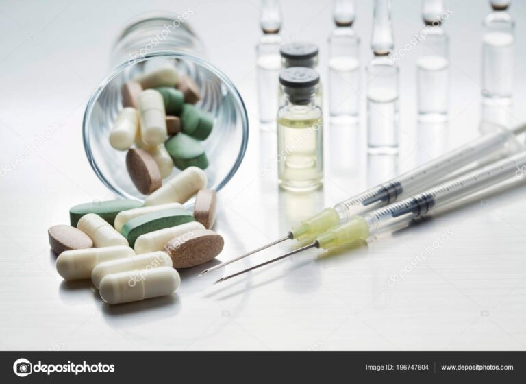 dos frascos de medicamentos en una mesa