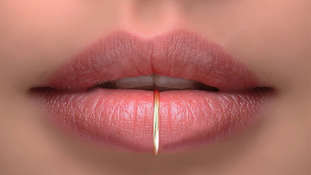 Qué debes saber sobre el piercing en el labio inferior con aro 6 Qué debes saber sobre el piercing en el labio inferior con aro