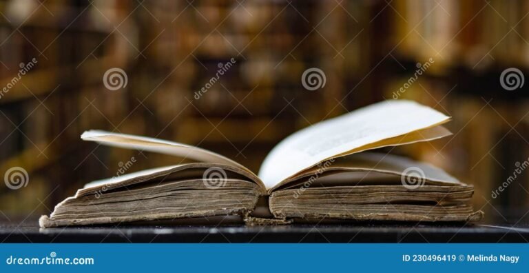 Cuál es la historia más fascinante del mundo que debes conocer 2 un antiguo libro abierto en una biblioteca